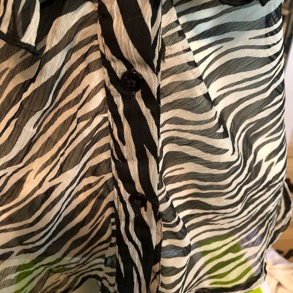 Sheer button down size M - Picture 4 of 6
